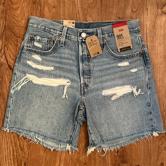 NWT Levi’s 501 Mid-Thigh Shorts - Picture 1 of 8